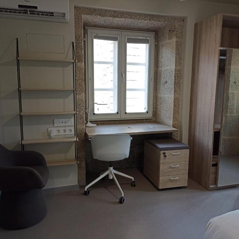 Loureiros Dorm - Single Room - 7