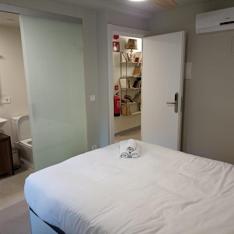 Loureiros Dorm - Double Room with Private Bathroom - 3