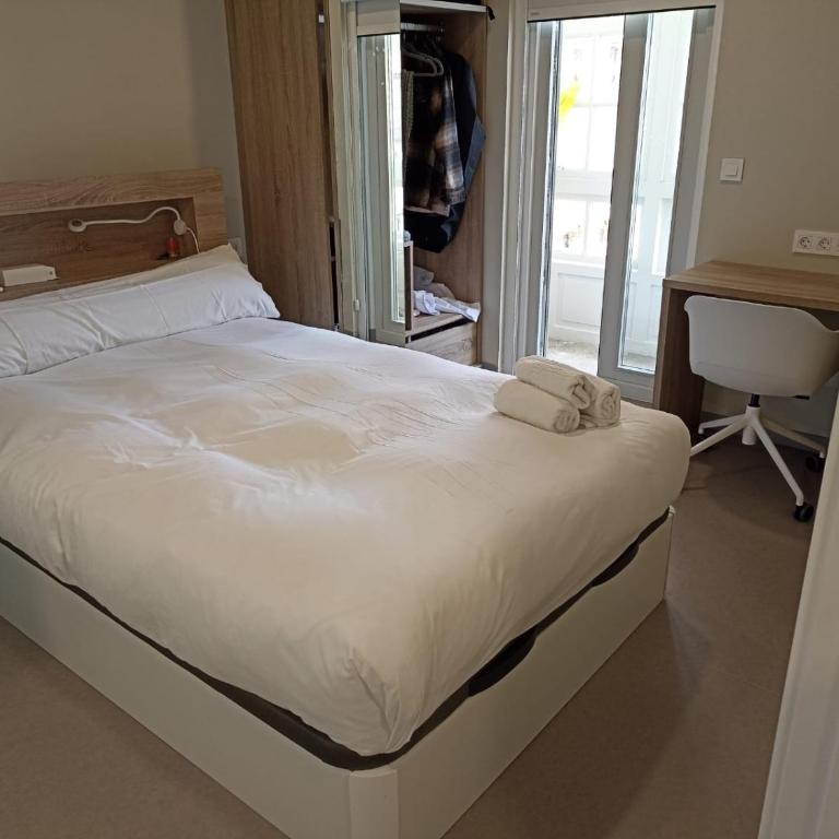 Loureiros Dorm - Double Room with Private Bathroom - 1