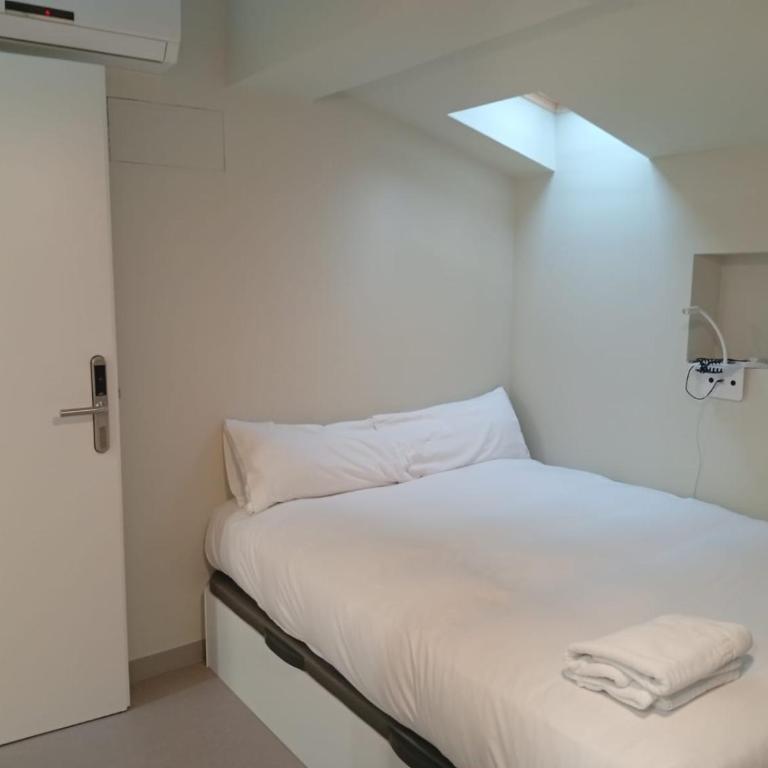 Loureiros Dorm - Double Room with Private Bathroom - 1
