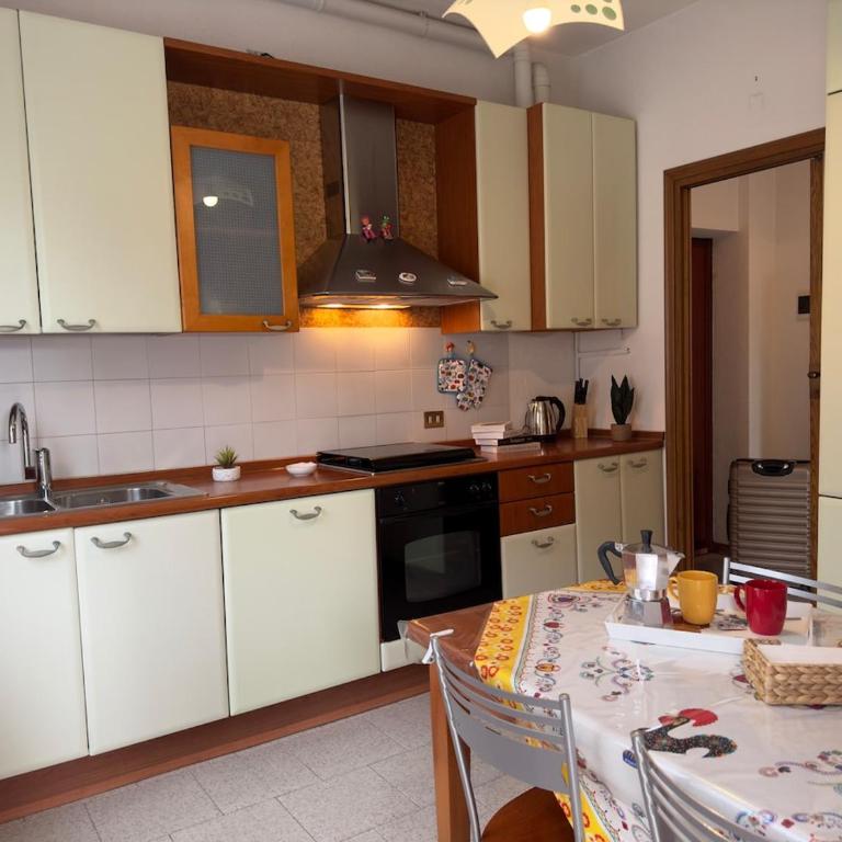 Tavernola Suites - A stone's throw from the ferry - Two-Bedroom Apartment - 18
