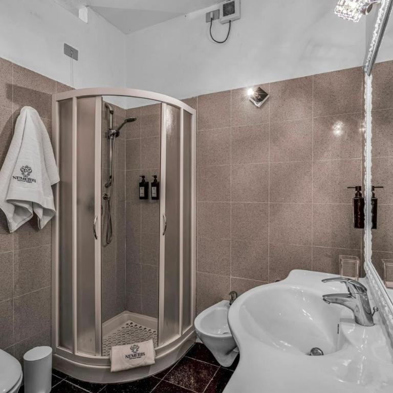 Nemeris Boutique Homes - Three-Bedroom House - 12