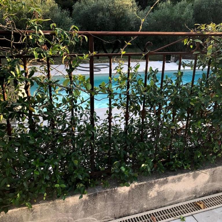 Villa avec piscine dans un écrin de verdure - Villa - 23