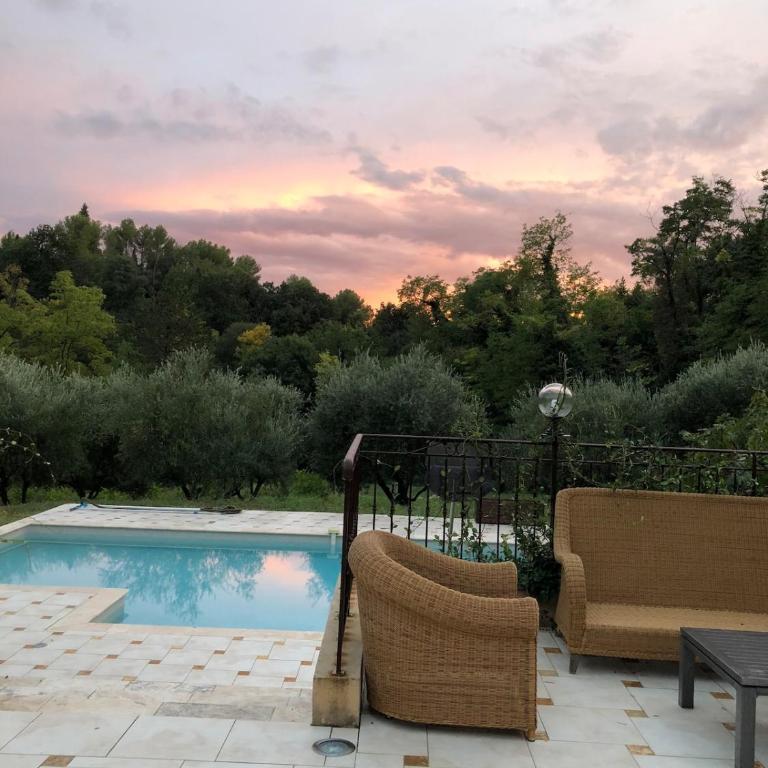 Villa avec piscine dans un écrin de verdure - Villa - 24