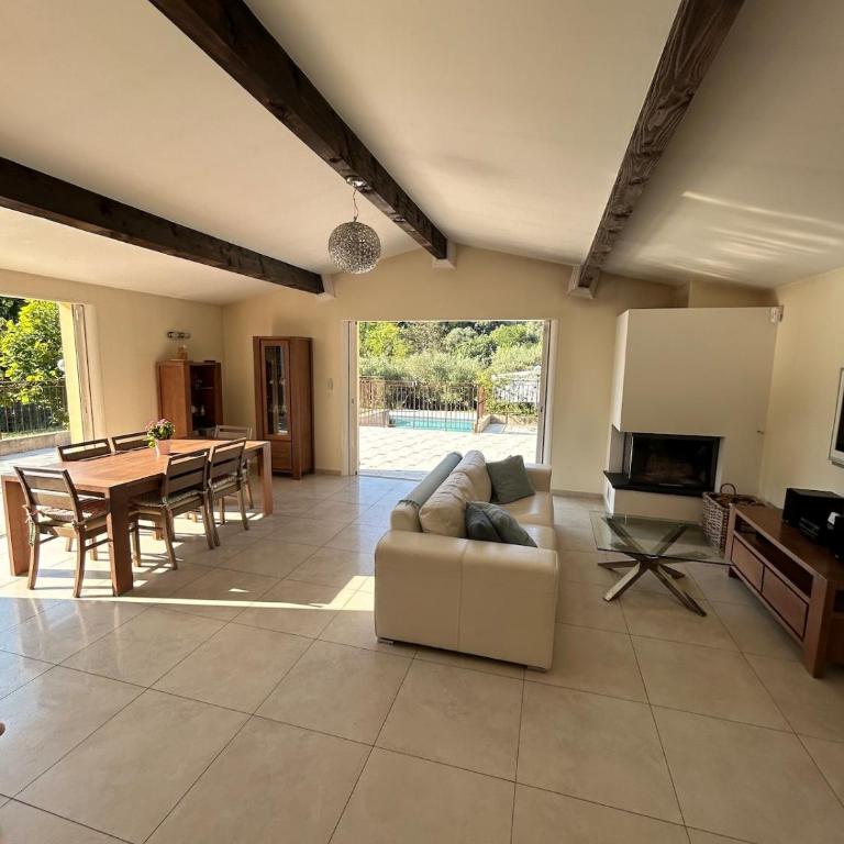 Villa avec piscine dans un écrin de verdure - Villa - 29