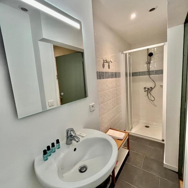 Le Grand Refuge - 29 personnes - 12 chambres - Maison de Vacances - 23