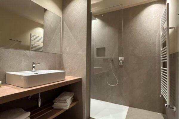 Caminetto Mountain Resort - Deluxe Junior Suite - 2