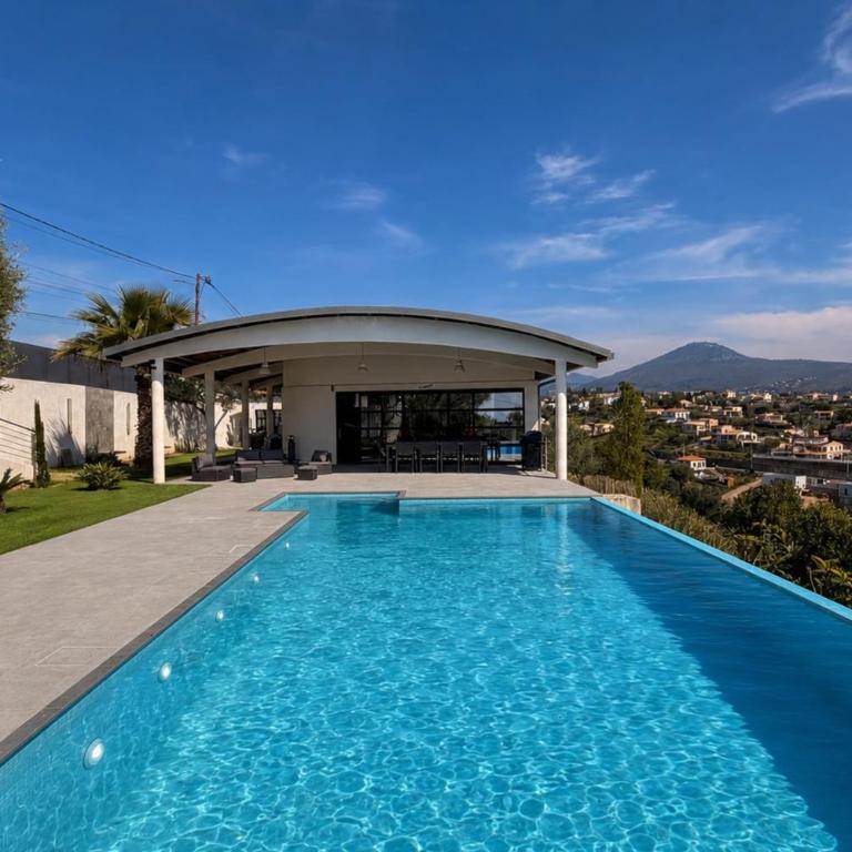 Beautiful villa with sea & mountain view and pool - Casa - 13