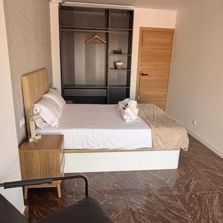 Chic room with balcony near Alicante center - Double Room - 11