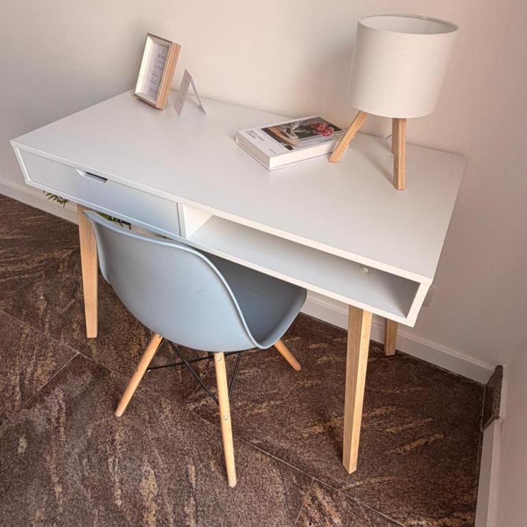 Chic room with balcony near Alicante center - Double Room - 13