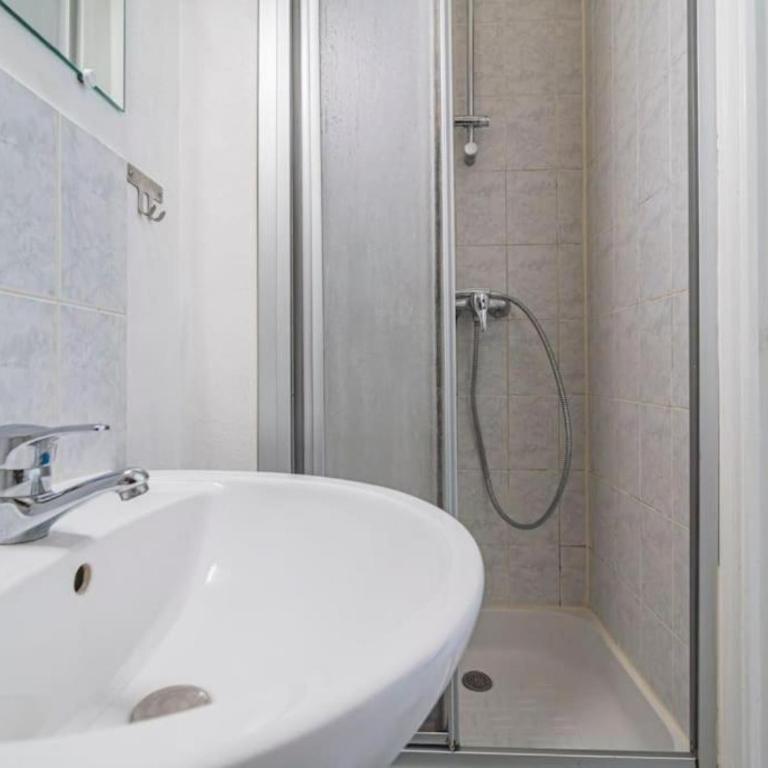 Cocon refait a neuf - One-Bedroom Apartment - 10