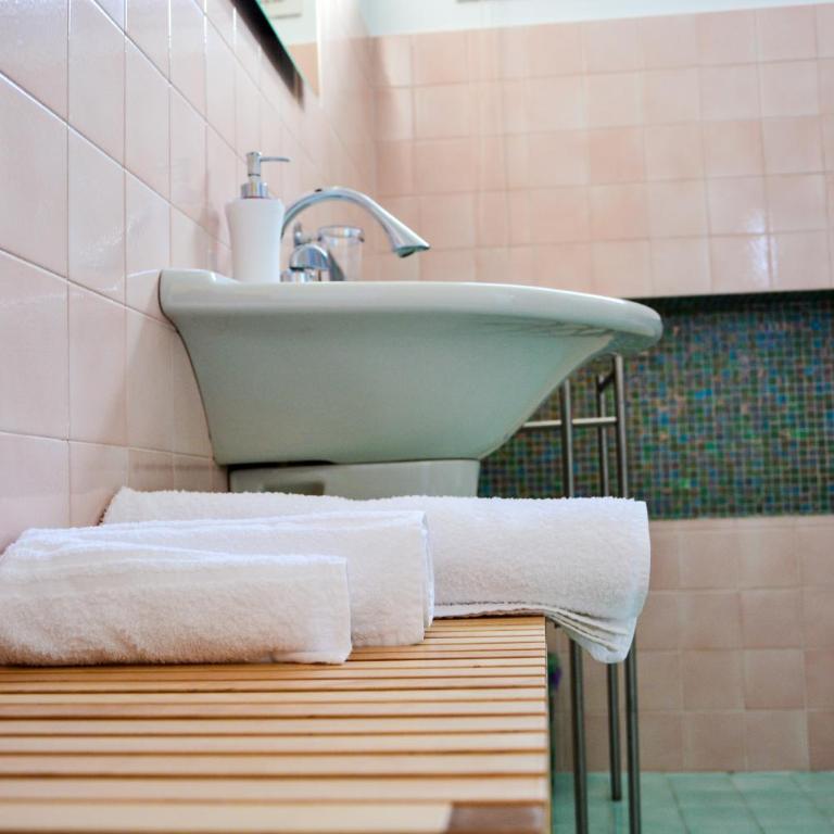 Sui tetti b&b - Camera Matrimoniale con Bagno Privato Esterno - 5