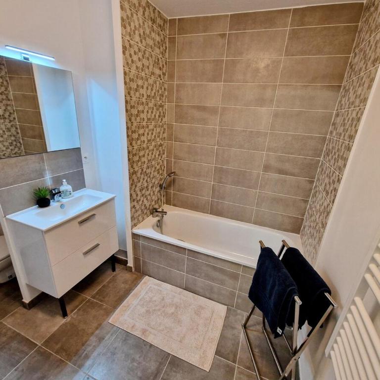 LE SAINT CLAIR, Superbe Appartement Neuf, Terrasse, Vue Mer, Parking Climatisation - Apartment - 10