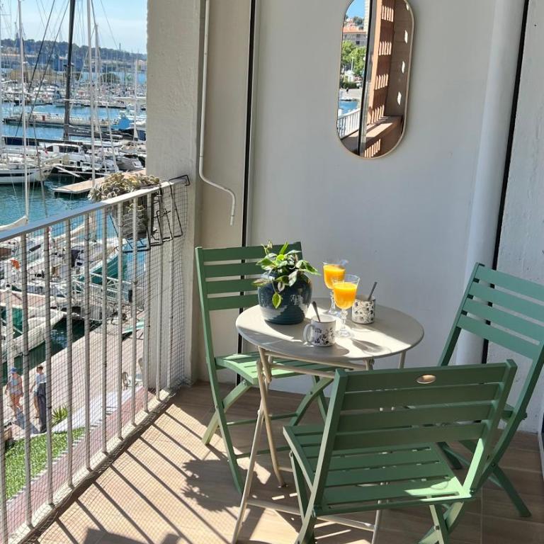 Superbe 2 pièces, terrasse face au port et mer - Apartment mit 1 Schlafzimmer - 29