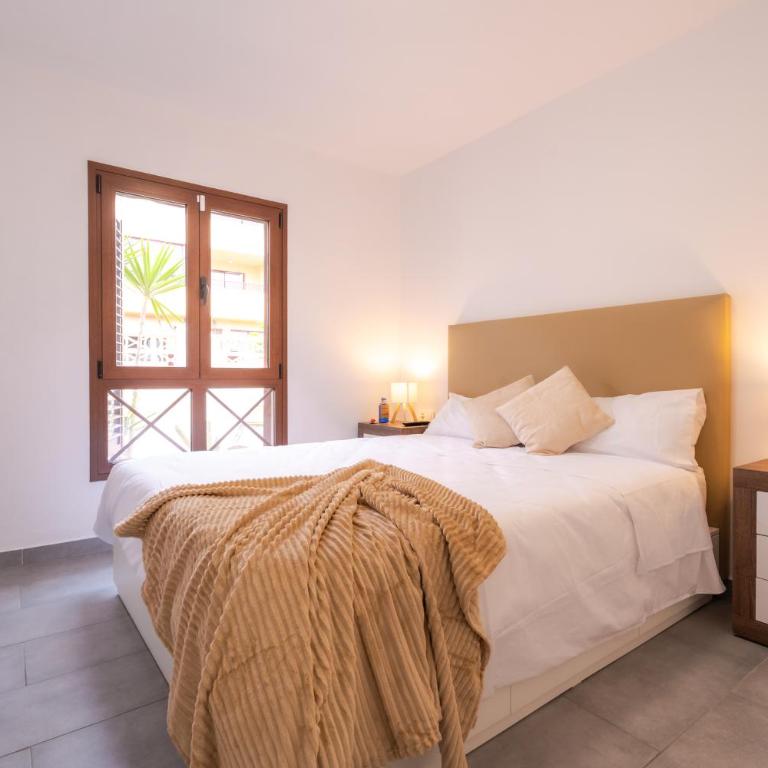 INEIKA Modern Apartment with Pool Terrace - Appartement - Vue sur Piscine - 19