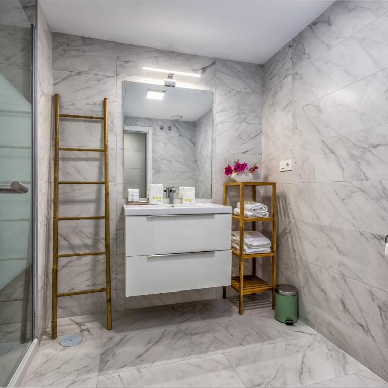ViVi Homes - Casa Leo - Terrace - Pool - Gym - Two-Bedroom Apartment with Terrace - 7