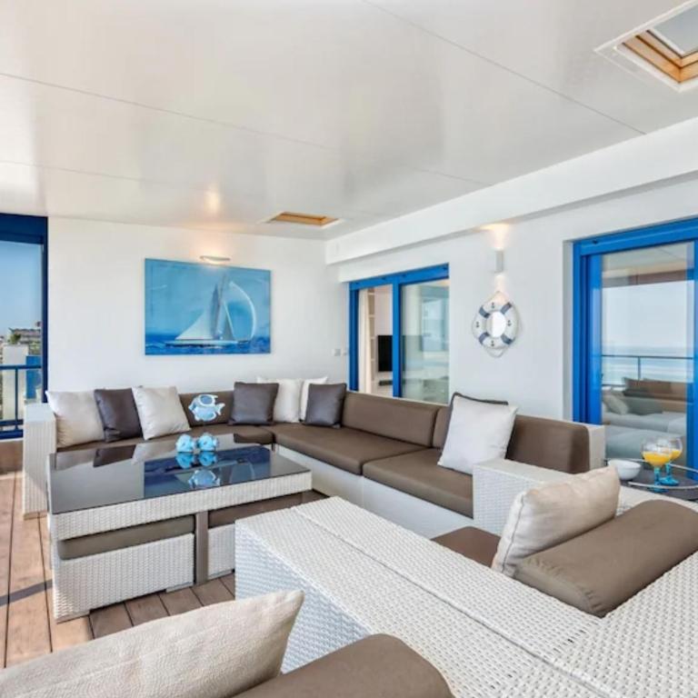 Sunny loft luxury - One-Bedroom Apartment with Balcony and Sea View - 2