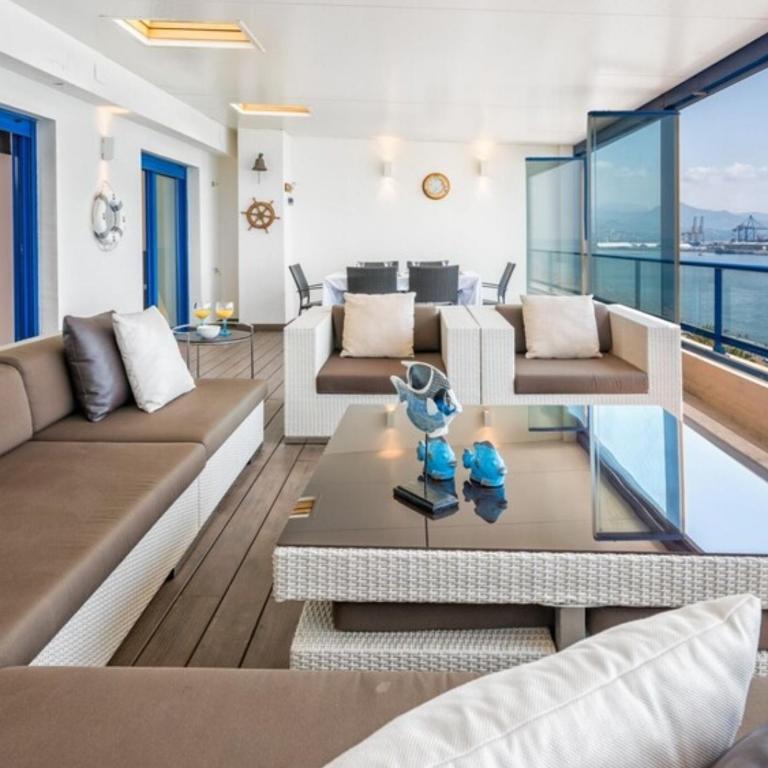 Sunny loft luxury - One-Bedroom Apartment with Balcony and Sea View - 5