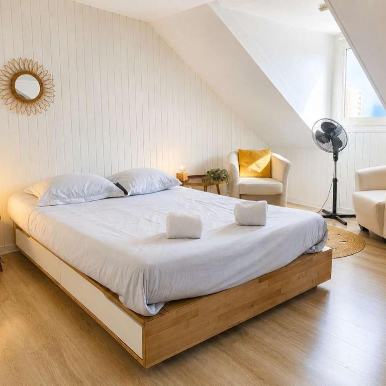 Adèle – Studio cocooning tout équipé • 2 pers • Hyper centre Grenoble • Tram à pied - Studio Apartment - 2