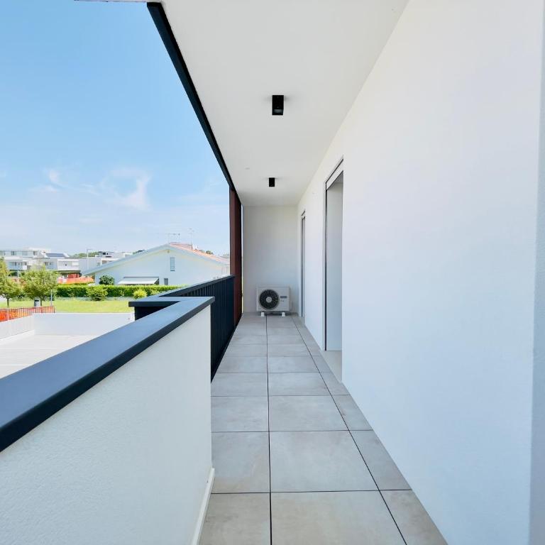 Riviera Residence - Appartamento con 2 Camere da Letto e Terrazza - 17