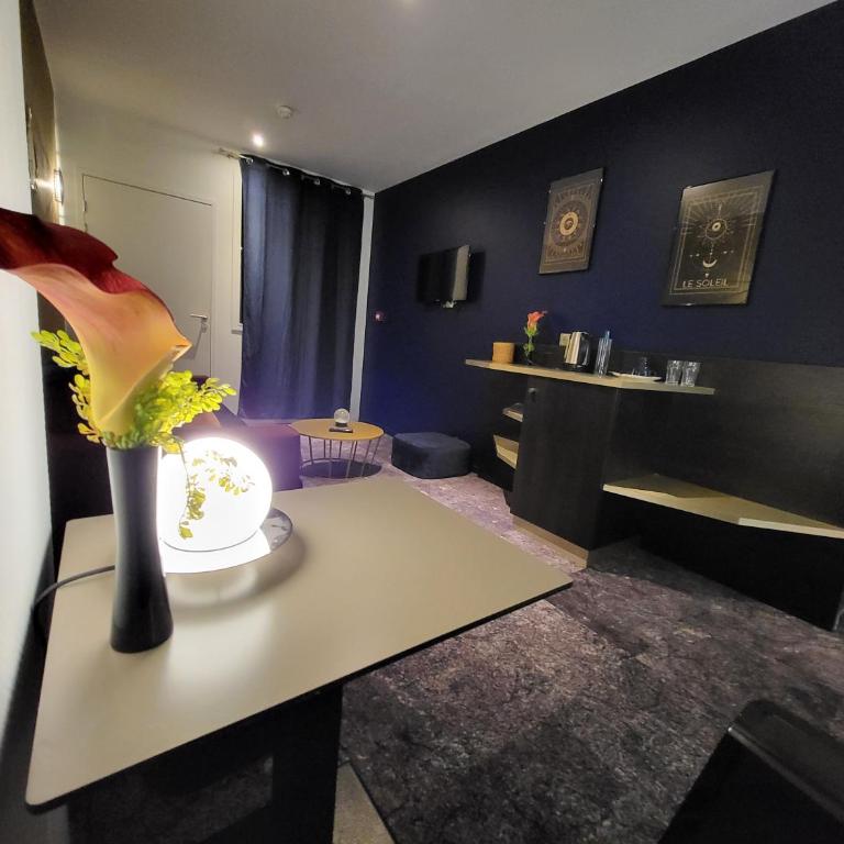 Accueil Hôtel Paris Pigalle Montmartre - Hôtel rénové - Chambre Familiale Supérieure - 9