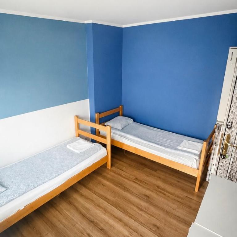 Hostel Bed&Coffee 360° - Chambre Double ou Lits Jumeaux avec Salle de Bains Commune - 5