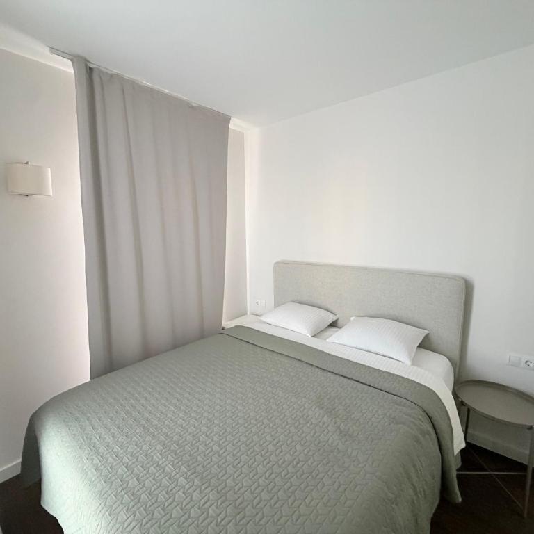 Modern Flat by the Sea with Swimming Pool - Two Bedroom - Apartamento de 2 dormitorios con balcón - 3