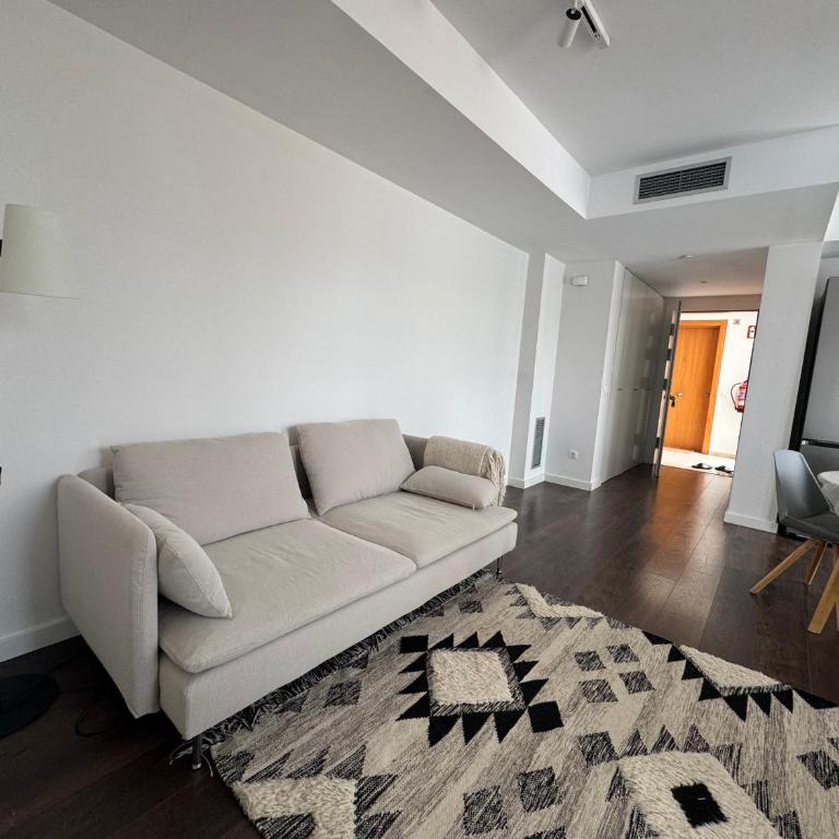 Modern Flat by the Sea with Swimming Pool - Two Bedroom - Apartamento de 2 dormitorios con balcón - 4