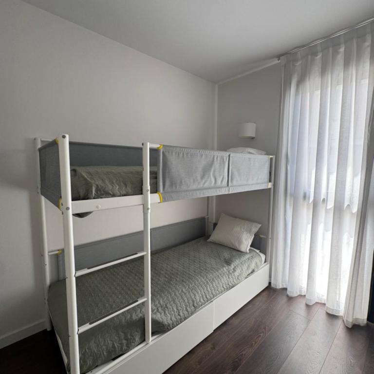 Modern Flat by the Sea with Swimming Pool - Two Bedroom - Apartamento de 2 dormitorios con balcón - 9