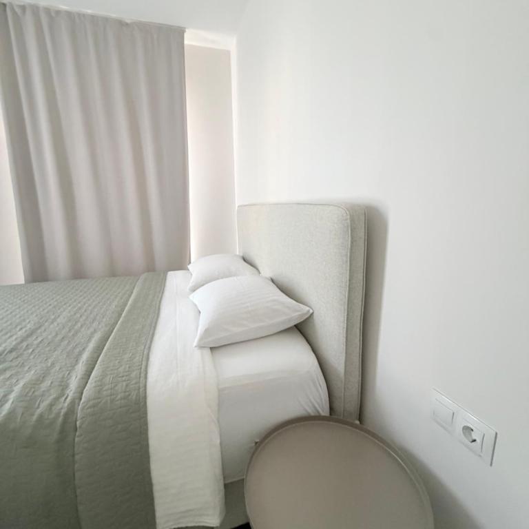 Modern Flat by the Sea with Swimming Pool - Two Bedroom - Apartamento de 2 dormitorios con balcón - 11