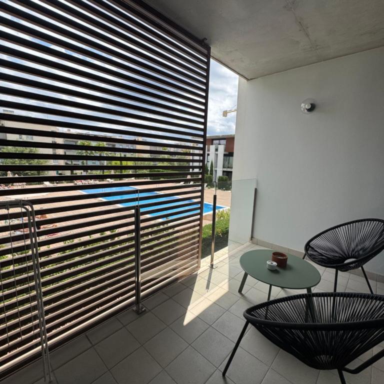 Modern Flat by the Sea with Swimming Pool - Two Bedroom - Apartamento de 2 dormitorios con balcón - 12