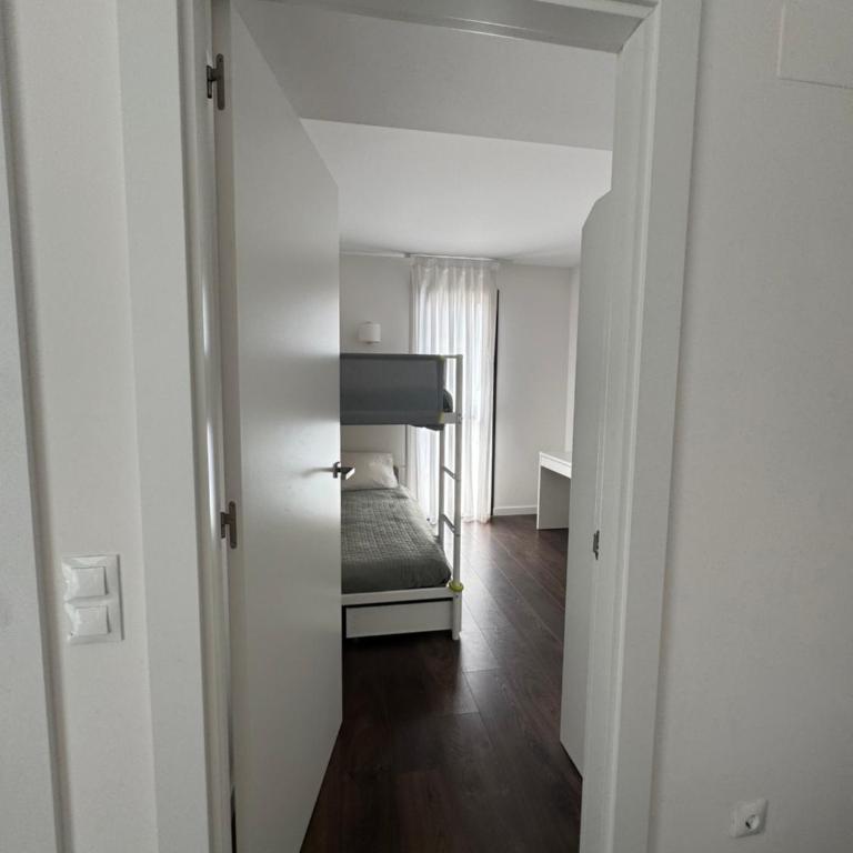 Modern Flat by the Sea with Swimming Pool - Two Bedroom - Apartamento de 2 dormitorios con balcón - 20