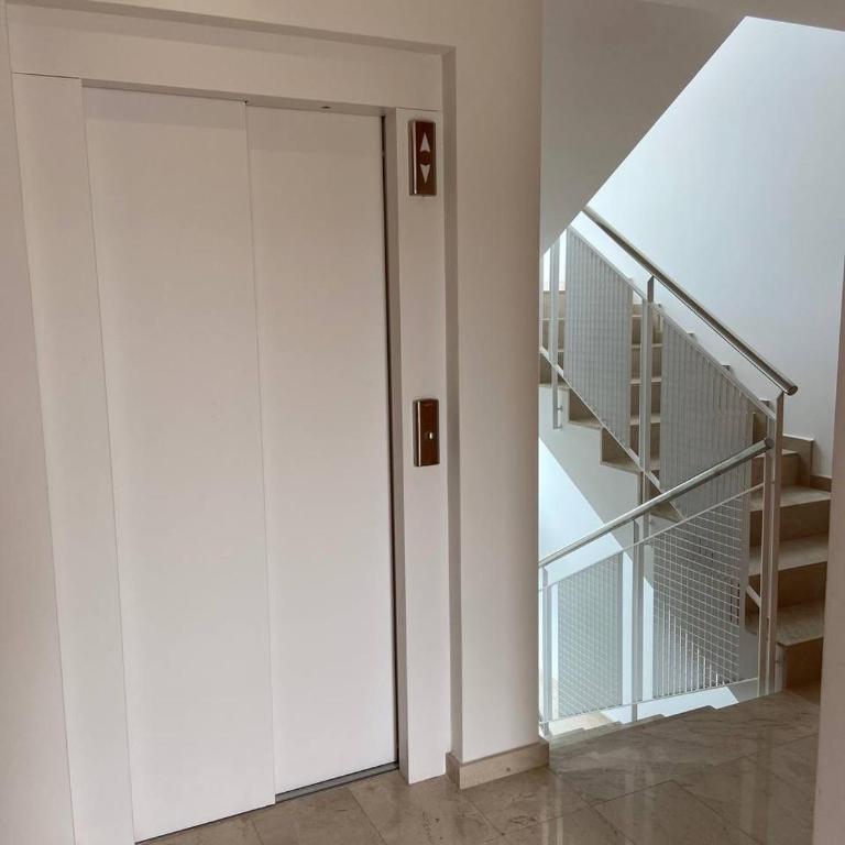 Modern Flat by the Sea with Swimming Pool - Two Bedroom - Apartamento de 2 dormitorios con balcón - 29
