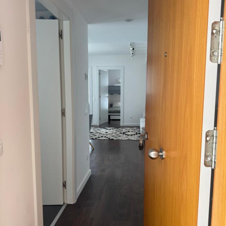 Modern Flat by the Sea with Swimming Pool - Two Bedroom - Apartamento de 2 dormitorios con balcón - 34