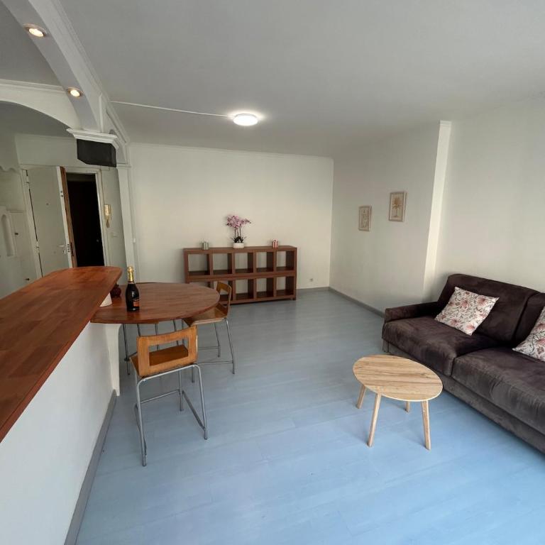 Parking - Grand T2 - Terrasse - Appartement 2 Chambres - 7