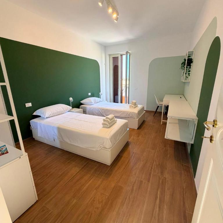 Almaré Luxury Beach Apartments - Two-Bedroom Apartment with Terrace and Sea View - 3
