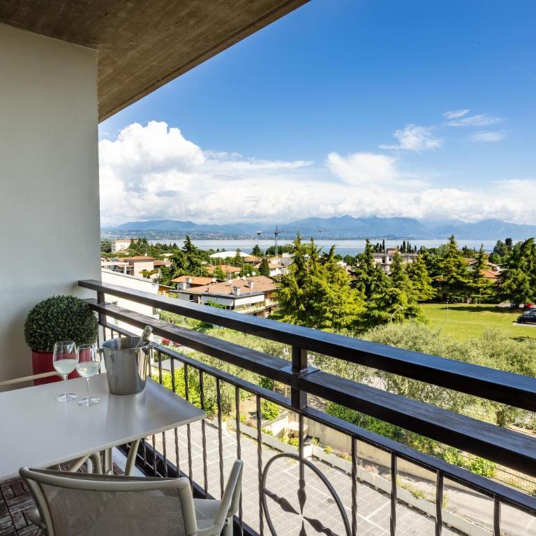 Hotel Villa Maria - Camera Familiare con Vista Lago - 1