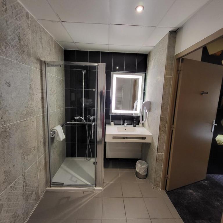 Accueil Hôtel Paris Pigalle Montmartre - Hôtel rénové - Chambre Familiale Supérieure - 10