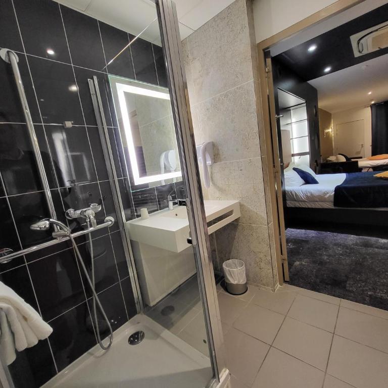 Accueil Hôtel Paris Pigalle Montmartre - Hôtel rénové - Chambre Familiale Supérieure - 11
