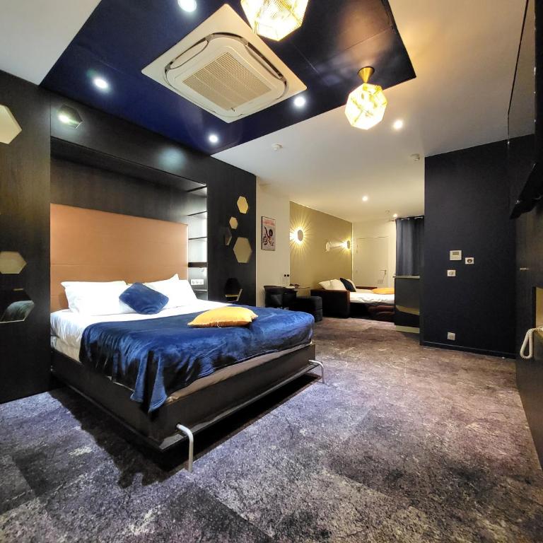 Accueil Hôtel Paris Pigalle Montmartre - Hôtel rénové - Chambre Familiale Supérieure - 12