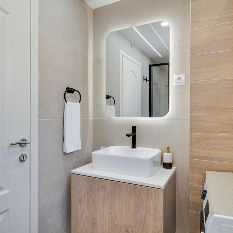 Valiya Residences Bečići - Two-Bedroom Deluxe Apartment with Ocean View - 18