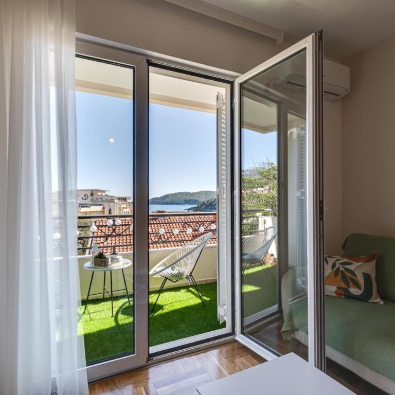Valiya Residences Bečići - Two-Bedroom Deluxe Apartment with Ocean View - 23