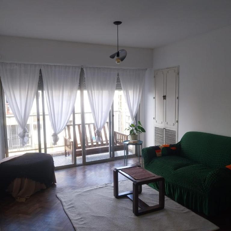 Dpto céntrico Balcón al frente Excelente Ubicación - Apartamento de 1 dormitorio - 1