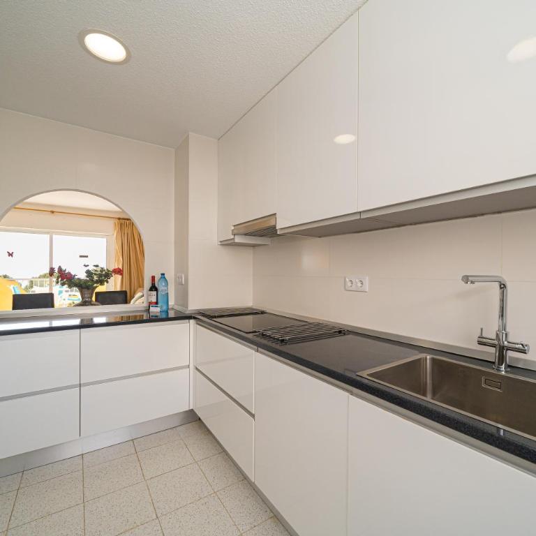 Sandra by the sea - Two-Bedroom Deluxe Apartment with Ocean View - 10