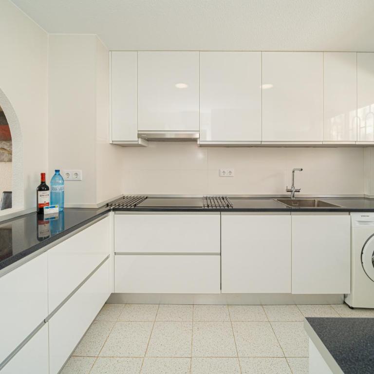 Sandra by the sea - Two-Bedroom Deluxe Apartment with Ocean View - 9