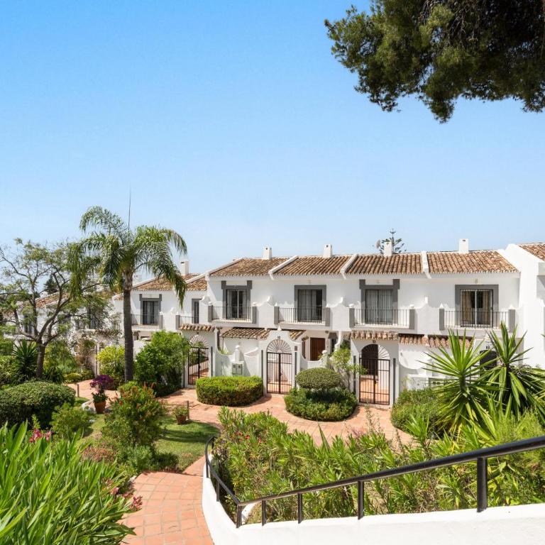 Las Pergolas - Three-Bedroom House - 3