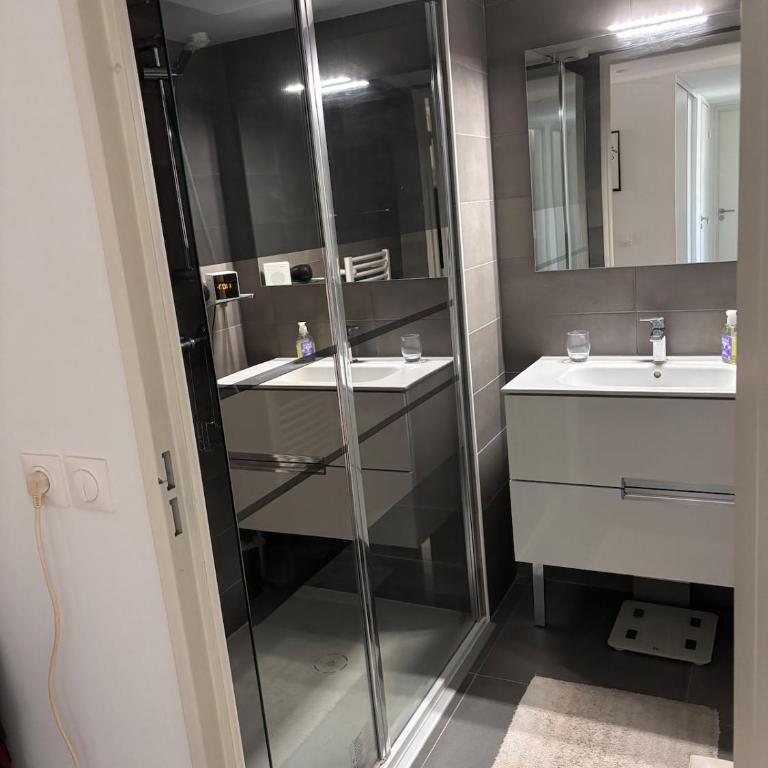 Spacious and quiet, air conditioning, parking, high floor - Appartement 3 Chambres - 2