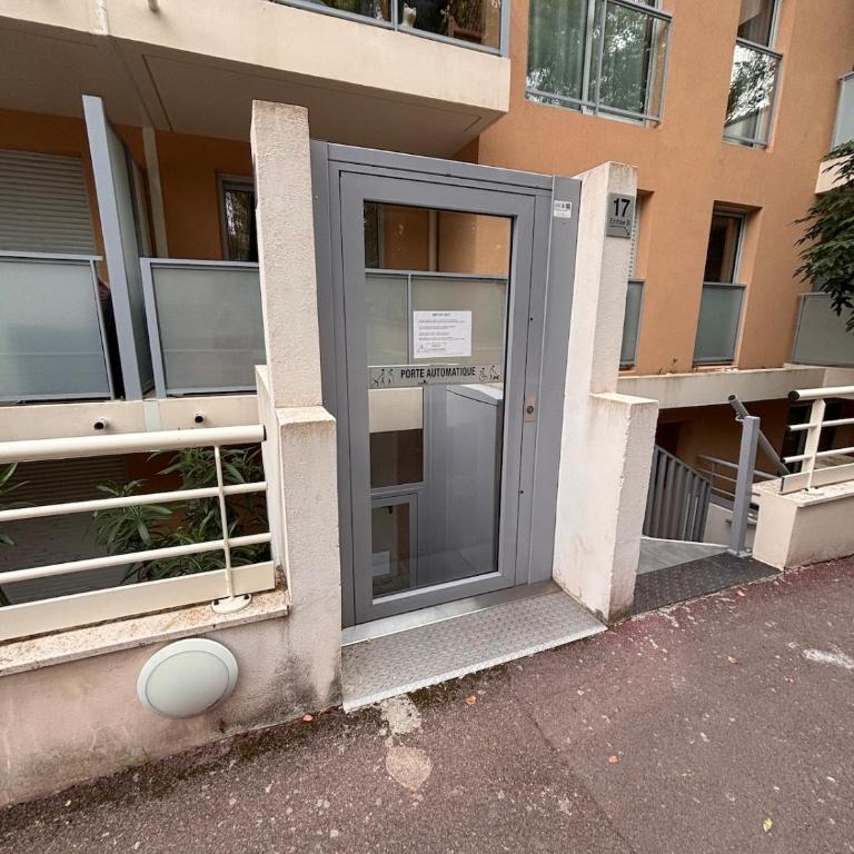 Spacious and quiet, air conditioning, parking, high floor - Appartement 3 Chambres - 3
