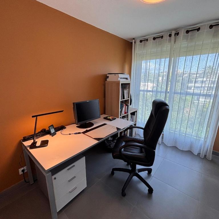 Spacious and quiet, air conditioning, parking, high floor - Appartement 3 Chambres - 10