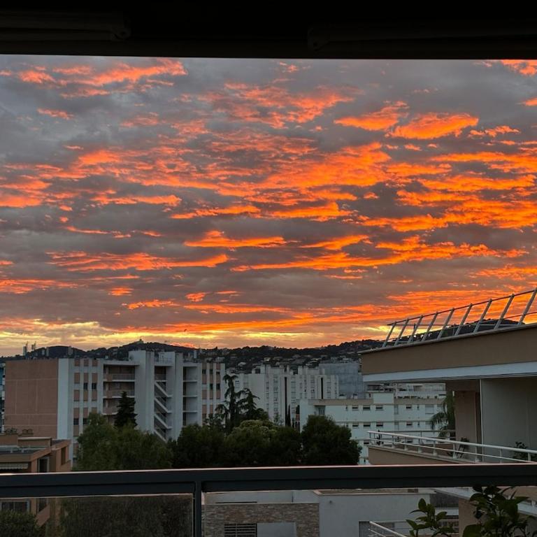 Spacious and quiet, air conditioning, parking, high floor - Appartement 3 Chambres - 11